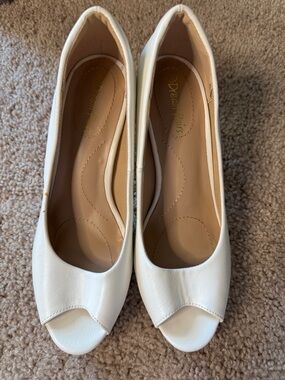 Dream Pairs Women's White Peep-Toe Heels